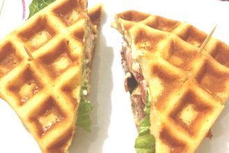 Κλαμπ σάντουιτς με βάφλες