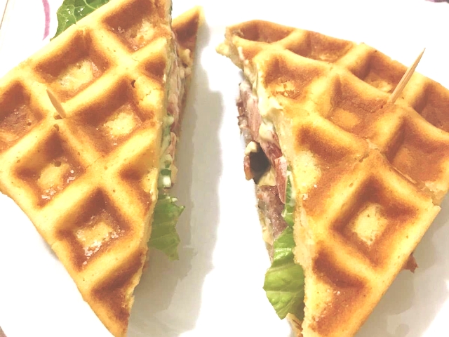 Κλαμπ σάντουιτς με βάφλες