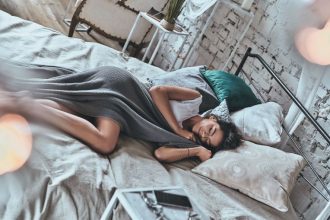 Πόνοι στο σώμα – Πώς θα κοιμηθείτε για να ανακουφιστείτε