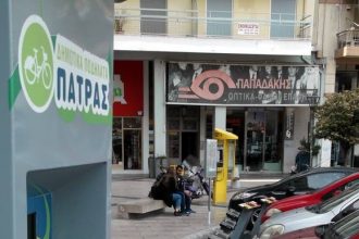 Πάτρα: Τα κοινόχρηστα ... αυτοκίνητα του δήμου!