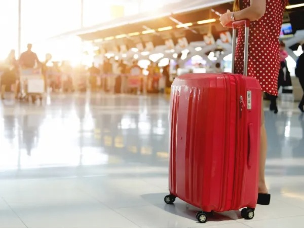 Γιατί πρέπει να καθαρίζεις τη βαλίτσα σου πριν την ξαναχρησιμοποιήσεις