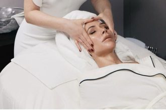 Η βιταμίνη που διεγείρει τη φυσική παραγωγή κολλαγόνου στο δέρμα