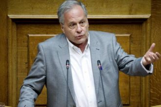 Κώστας Μάρκου: Αφήνει την Βουλή και πάει εθελοντής σε νοσοκομείο κατά του κορονοϊού