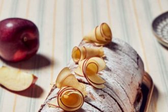 Σοκολατένιος κορμός με κρέμα μήλου