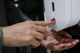 Ισχυρή σύσταση ΕΟΦ για ορθή χρήση απολυμαντικών χεριών