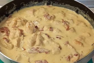 Κοτόπουλο αλά κρεμ με κρασί