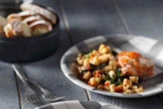 Κοτόπουλο γιουβέτσι, με σπανάκι και κοφτό μακαρονάκι