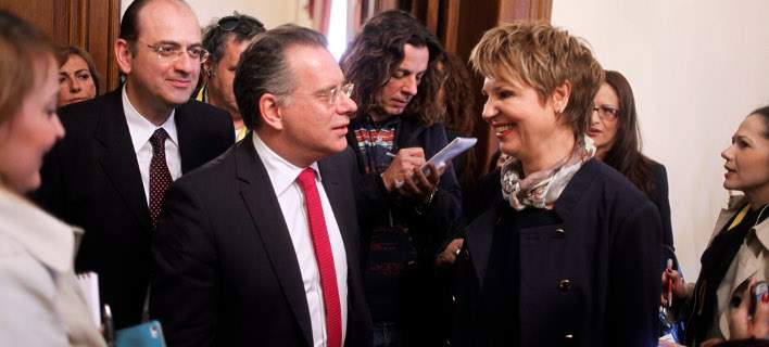 Γεροβασίλη: Γιώργο, έλα να βγάλουμε μια φωτογραφία - Κουμουτσάκος: Ερχομαι, δεν κρατάω βεντέτα