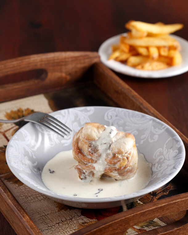 Κουνέλι με καϊμάκι