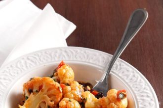 Κουνουπίδι γιαχνί με σταφίδες