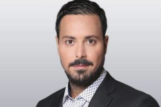 Θάνατος παιδιών στην Πάτρα: Έσπασαν το αυτοκίνητου του δημοσιογράφου Π. Κουσουλού - Οι αναρτήσεις του για το θέμα (ΦΩΤΟ)