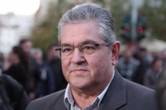 Ο Δημήτρης Κουτσούμπας υπεβλήθη σε χειρουργική επέμβαση στη σπονδυλική στήλη