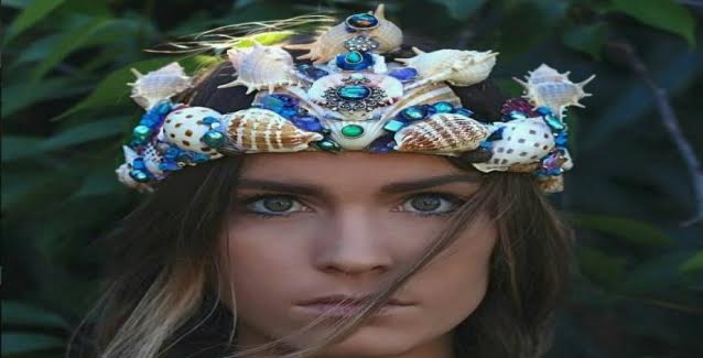 Στόλισε τα μαλλιά το καλοκαίρι με αυτά τα αξεσουάρ