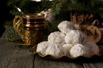 Συνταγή για παραδοσιακούς μυρωδάτους κουραμπιέδες