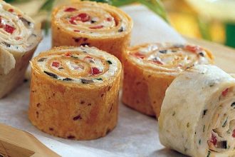 Ρολό τορτίγιας με τυρί κρέμα και πιπεριά