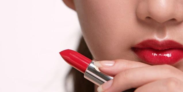 Το απόλυτο μυστικό για να μένει πάντα το κραγιόν στη θέση του!