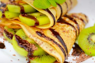 Κρέπες με μερέντα και ακτινίδιο