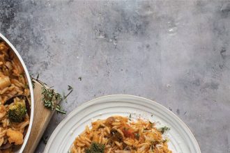 Ζουμερό κριθαρότο με λαχανικά και κόκκινο πιπέρι