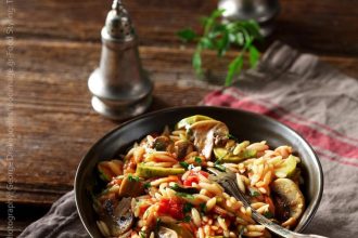 Κριθαράκι με μανιτάρια και κολοκυθάκια