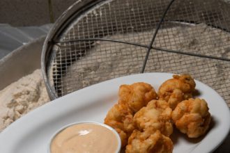 Γαριδοκροκέτες με σος πικάντ