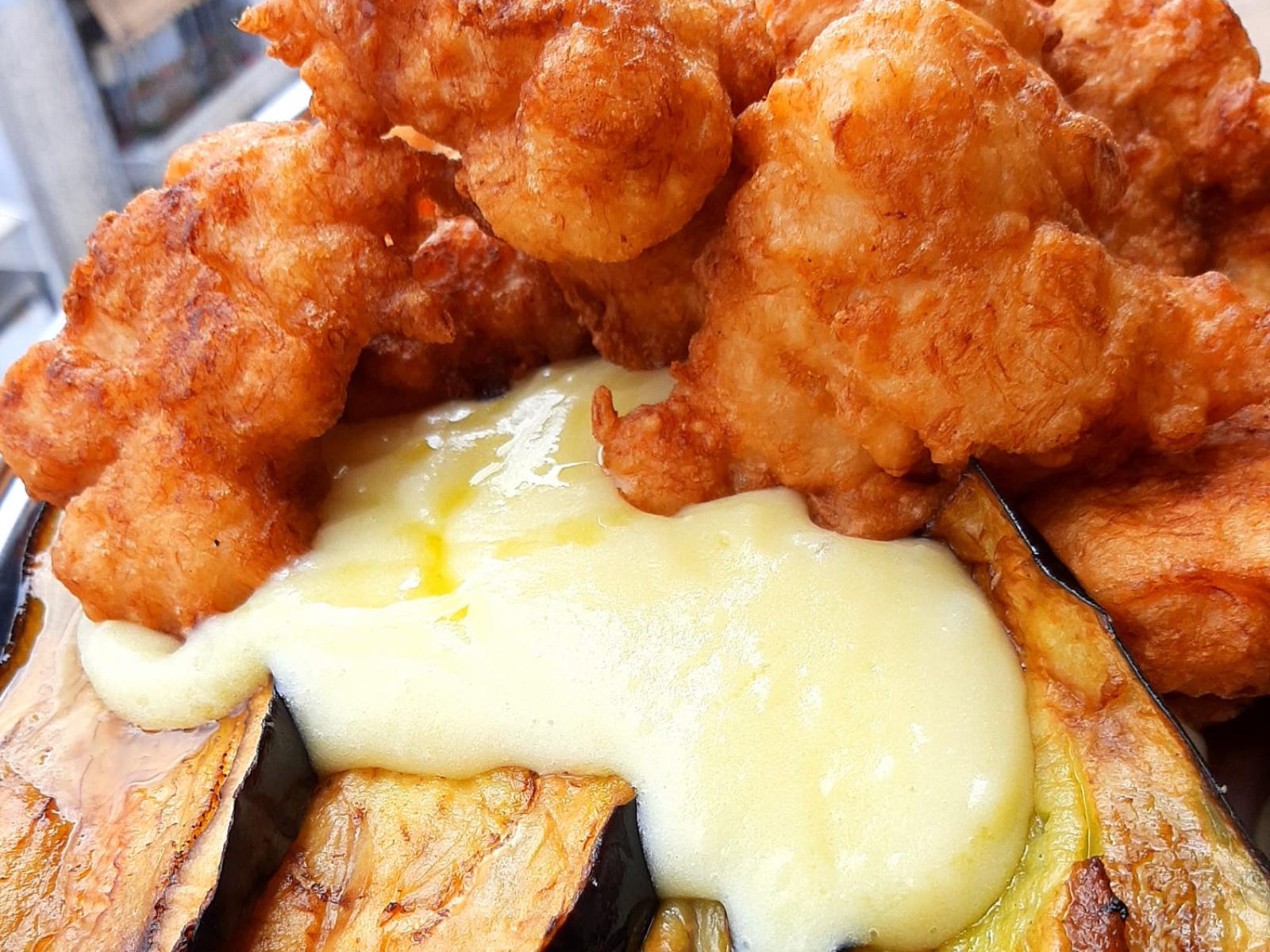 Κροκέτες μπακαλιάρου με μελιτζάνες και σκορδαλιά