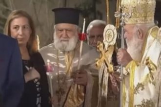 Πήραν φωτιά τα μαλλιά της Μαριλίζας Ξενογιαννακοπούλου στην Ανάσταση - ΒΙΝΤΕΟ