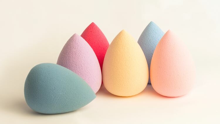 Πως να καθαρίσεις το σφουγγαράκι του μέικ απ με τον πιο αποτελεσματικό τρόπο