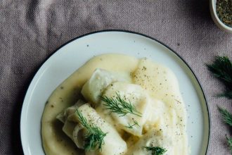 Λαχανοντολμάδες με κιμά κοτόπουλου και κρέμα αυγολέμονο