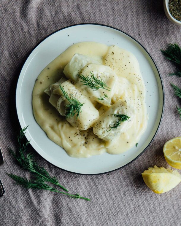 Λαχανοντολμάδες με κιμά κοτόπουλου και κρέμα αυγολέμονο