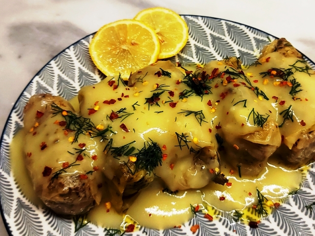 Λαχανοντολμάδες με κρέμα αυγολέμονο