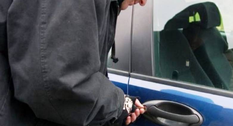 Δυτ. Ελλάδα: Παραβίαζαν αυτοκίνητα λουόμενων