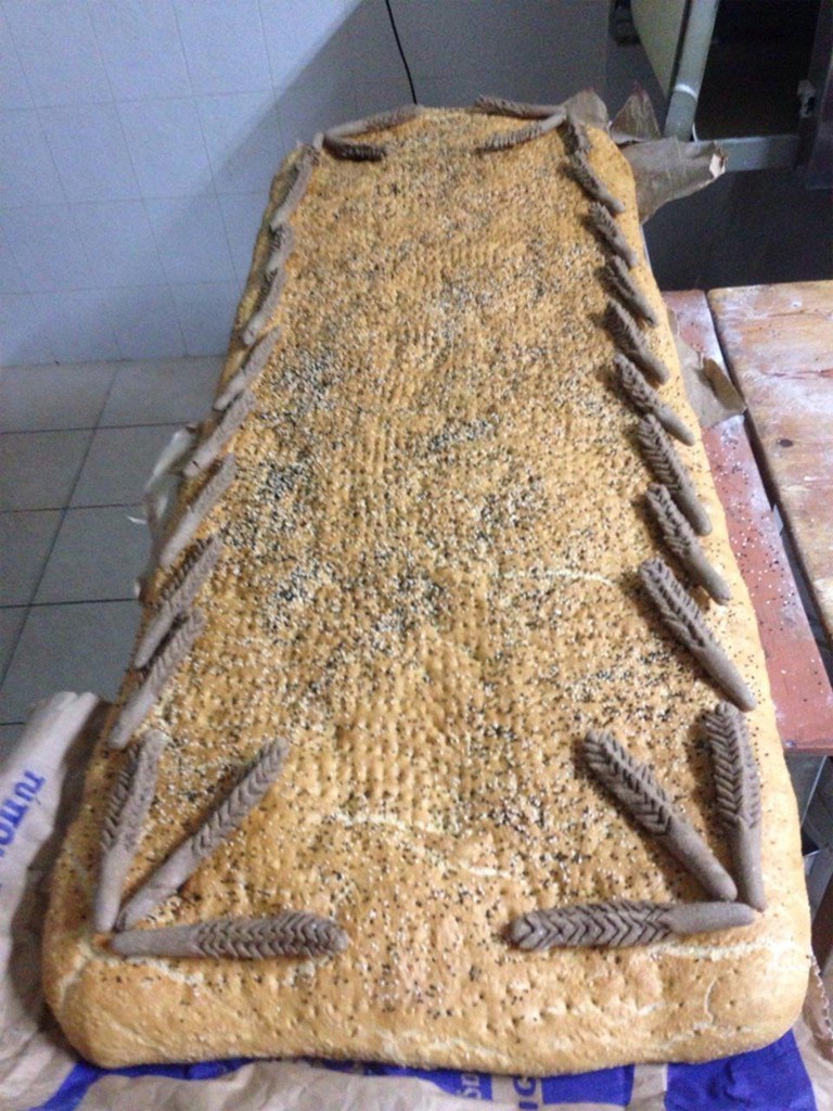 Εφτιαξαν λαγάνα - γίγας