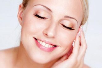 Είναι οι βαθιές αναπνοές το κλειδί για φρέσκο, λαμπερό δέρμα;