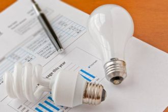 Ηλεκτρικό ρεύμα: Aπό το Φεβρουάριο το νέο διζωνικό τιμολόγιο - Ποιες ώρες θα είναι φθηνότερη η ηλεκτρική ενέργεια