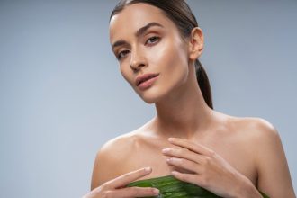 Aυτά είναι τα top δραστικά συστατικά για λάμψη, σύμφωνα με τους δερματολόγους