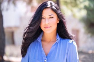 Λατινοπούλου: Οι τριχωτές... μασχάλες και οι ραγάδες την έκαναν θέμα συζήτησης ακόμα και στη Βουλή