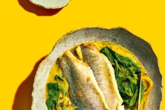 Λαβράκι με βλίτα και ούζο στην κατσαρόλα