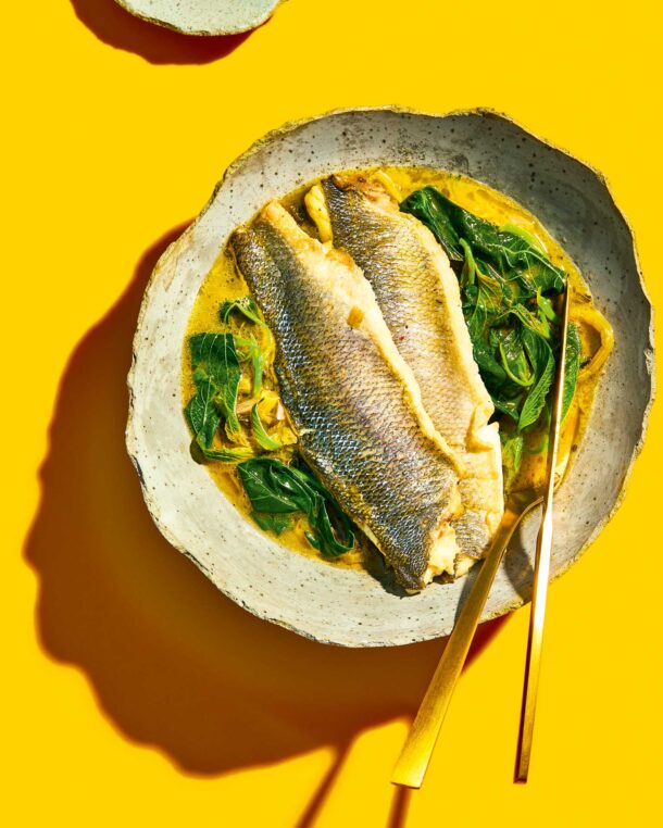 Λαβράκι με βλίτα και ούζο στην κατσαρόλα