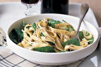 Ταλιατέλες με σπανάκι και μπλε τυρί