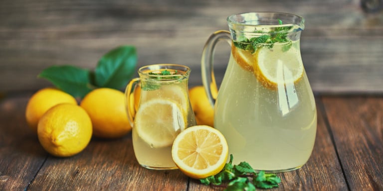 Φτιάξτε δροσερή λεμονάδα με πέντε διαφορετικές συνταγές