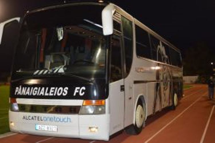 "Ξέμεινε" στον Ισθμό το λεωφορείο του Παναιγιαλείου - Οι παίκτες γύρισαν με ΚΤΕΛ