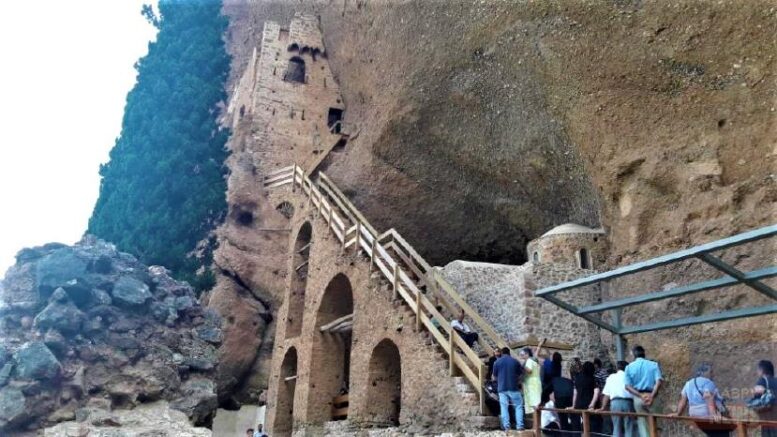 Αχαΐα: Την Κυριακή Αρχιερατική Θεία Λειτουργία στο ασκητήριο του Οσίου Λεοντίου