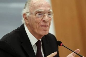 Κορονοϊός: Ο Βασίλης Λεβέντης ξεπέρασε τον κίνδυνο