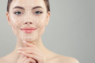 Ποια είναι η ιδανική ηλικία για λίφτινγκ προσώπου; 3 απαντήσεις από ειδικούς