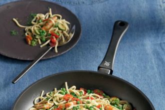 Λιγκουίνι με γαρίδες και κολοκυθάκια