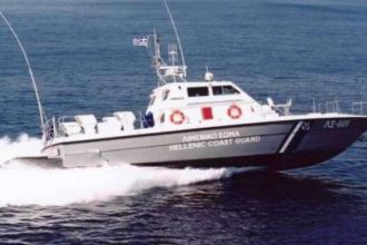 Σάμος: Το Λιμενικό διέσωσε 35 αλλοδαπούς ανοιχτά του νησιού - Στο σκάφος επέβαιναν 15 παιδιά