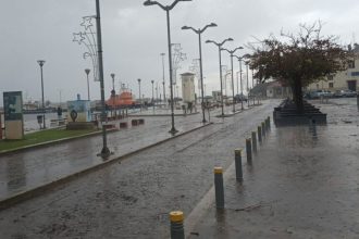 Κακοκαιρία - Τραγωδία με δεύτερο νεκρό στη Λήμνο: Ηλικιωμένος γλίστρησε στην αυλή του και πέθανε, κτηνοτρόφος πνίγηκε σε χείμαρρο