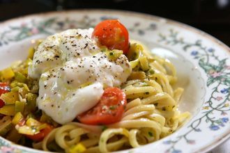 Λιγκουίνι με λαχανικά και τυρί κρέμα