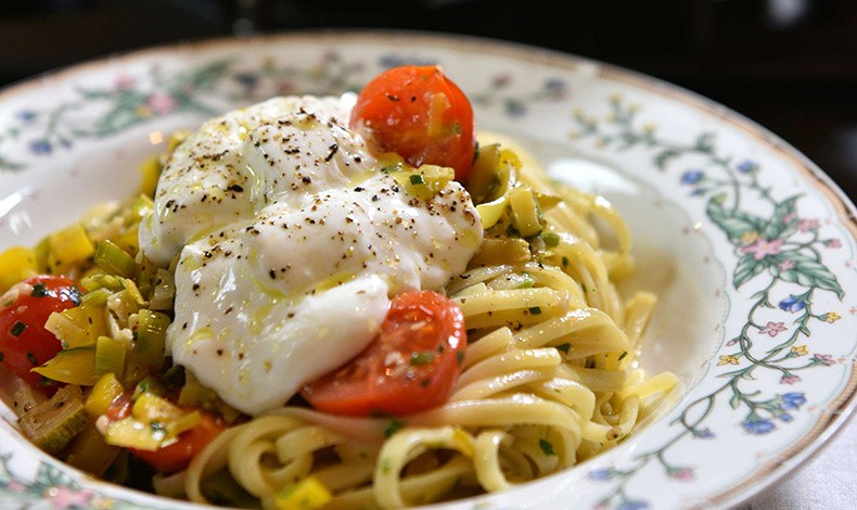 Λιγκουίνι με λαχανικά και τυρί κρέμα