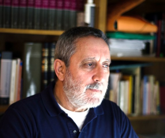 Ο Κώστας Λογαράς σχετικά με την ανάρτηση του π. Λίβυου για την αποτυχία του γιου του στις πανελλαδικές